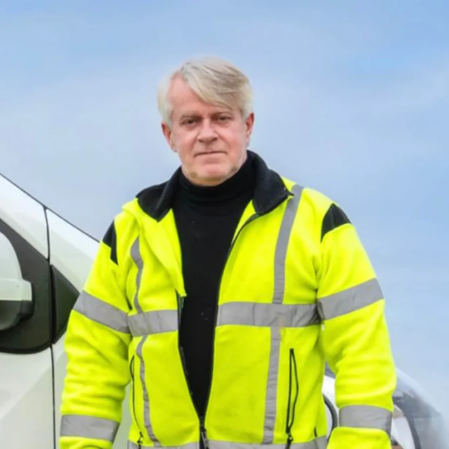 Patrik, ledande montör på Solceller Syd